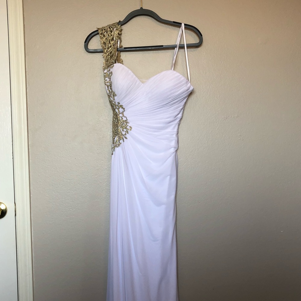 NWOT • La Femme 21164 • White Gown PROM